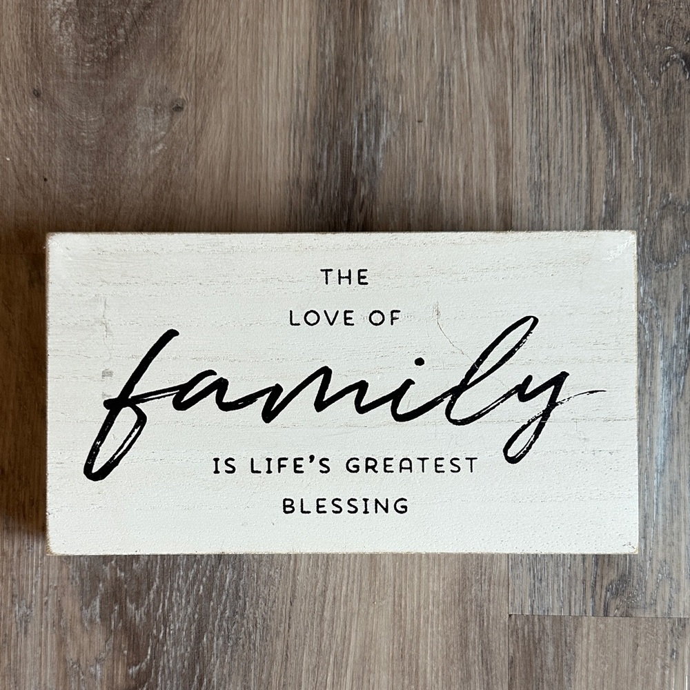 White Family Quote Sign